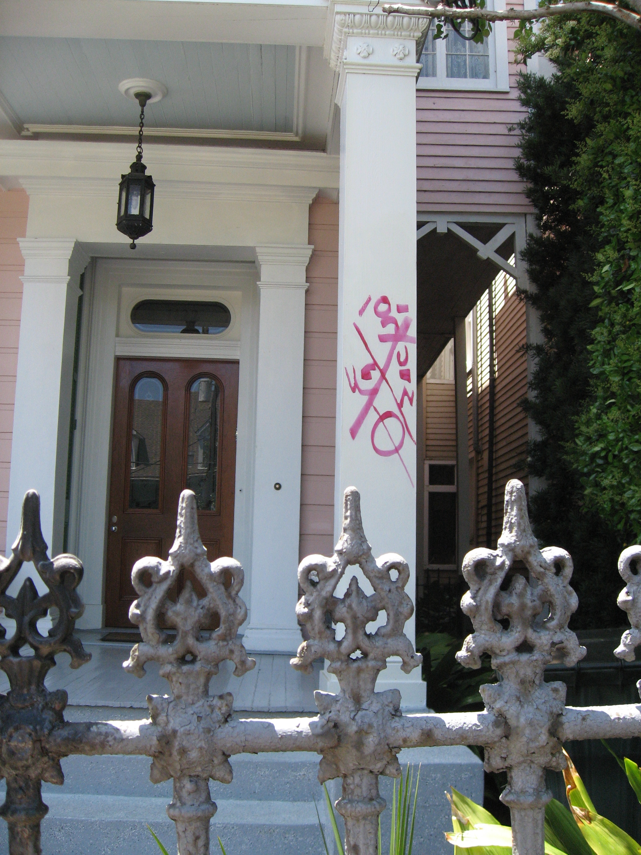 This search and rescue code is preserved on a Garden District home.